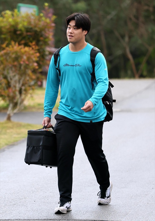 �ǂ��T�[�r�X�i���˂̃n���t�@���j