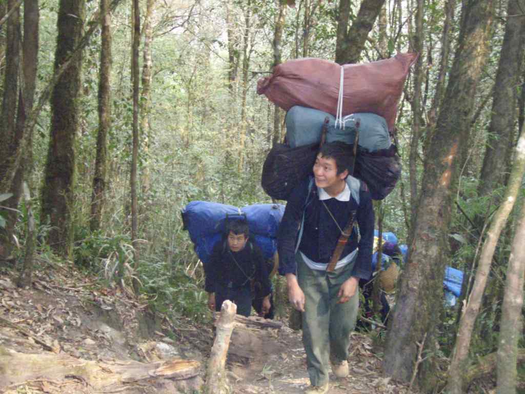 �����������̎R�����L�T