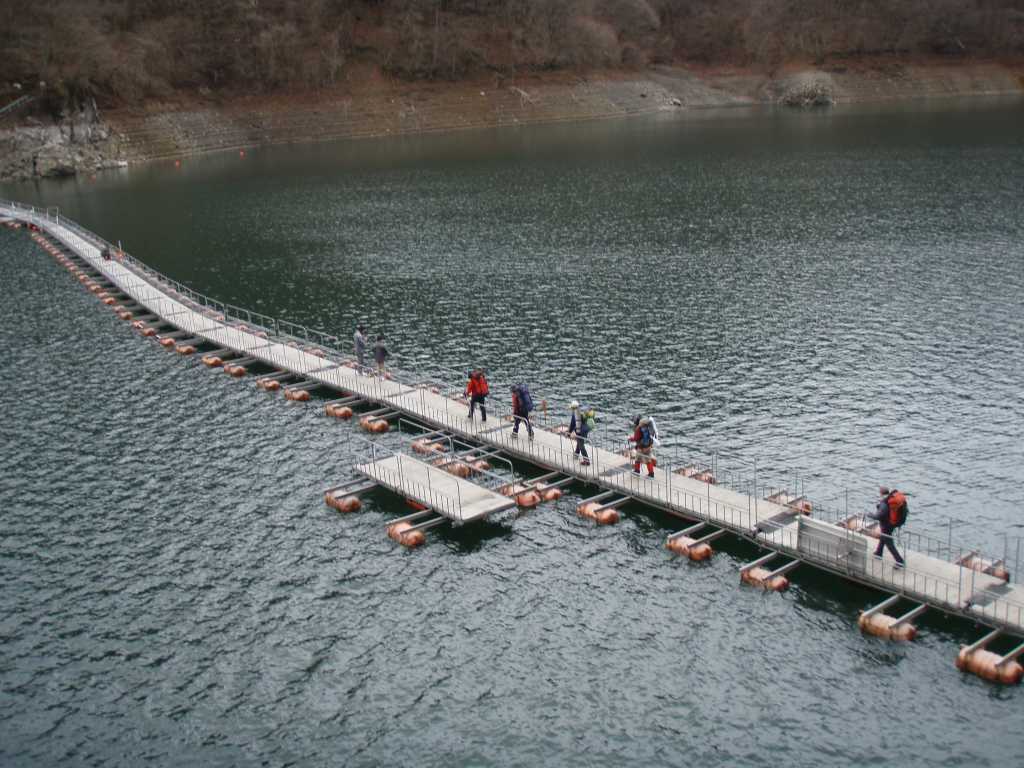 �����������̎R�����L�T