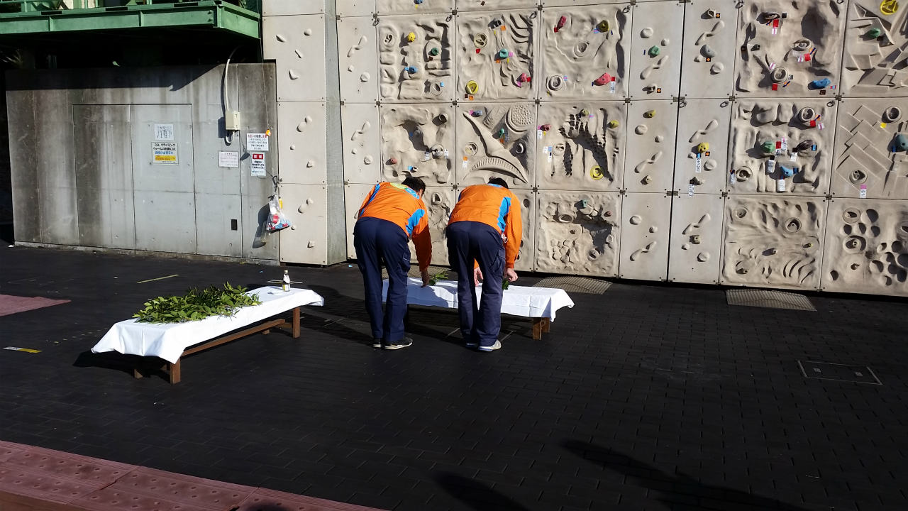 �����������̎R�����L�T