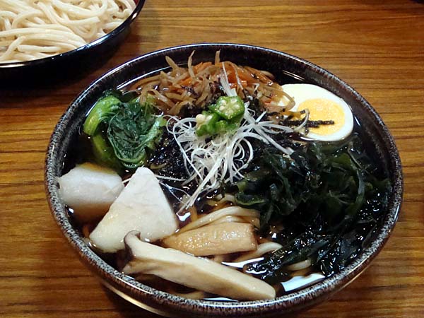 ���R�H���������L