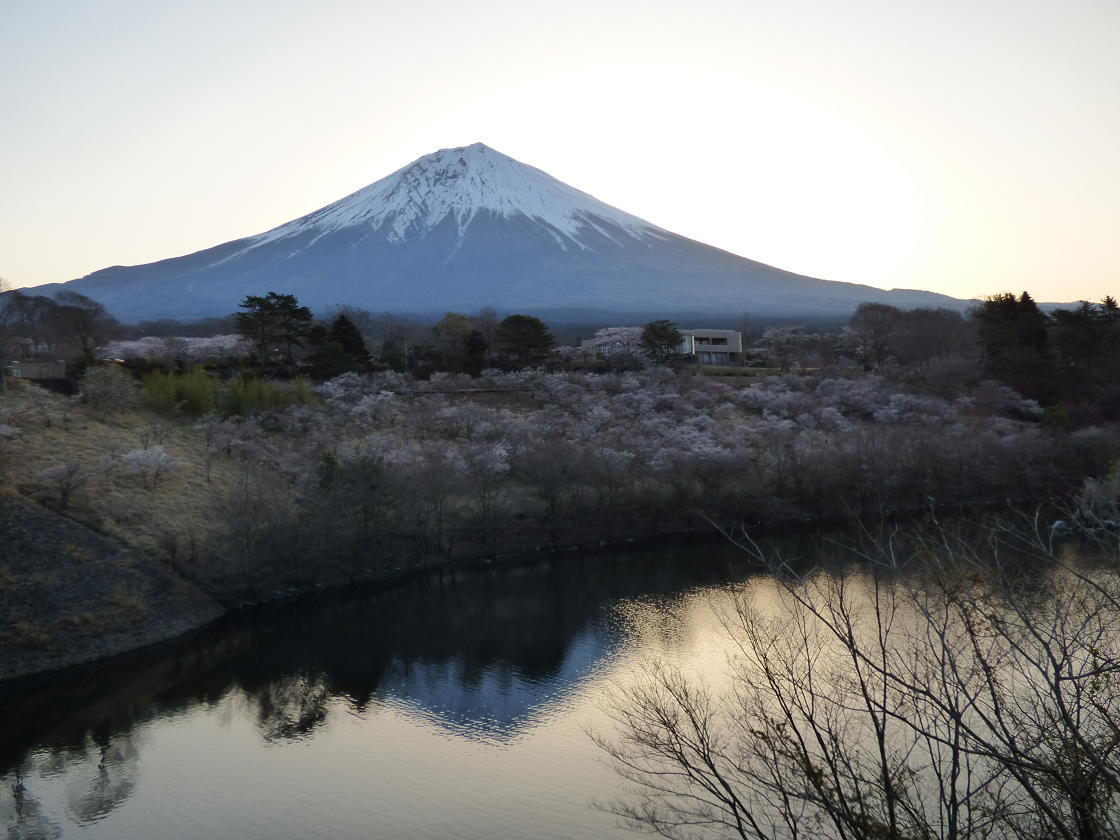 �X���[�N�ێR�̐��E