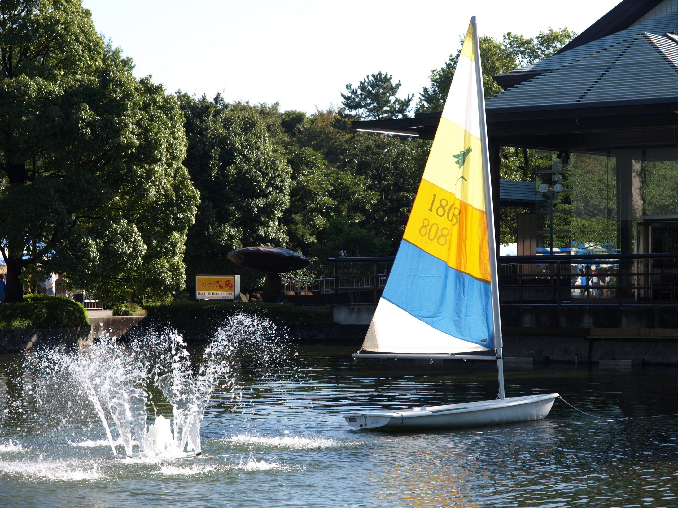 ���ˎs���b�g����EBA-NYU YACHT CLUB�E����