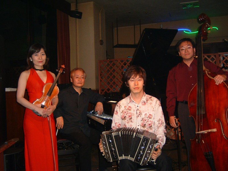 �V���N�}�y�c at Home