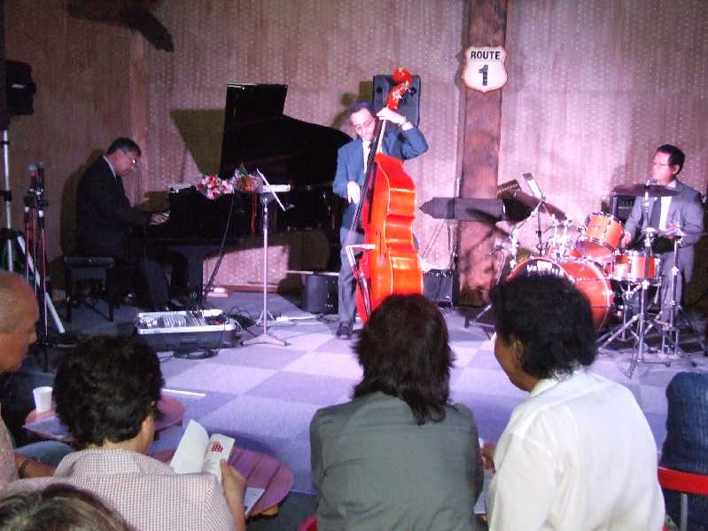 �V���N�}�y�c at Home