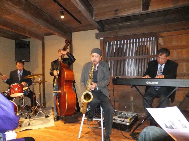 �V���N�}�y�c at Home