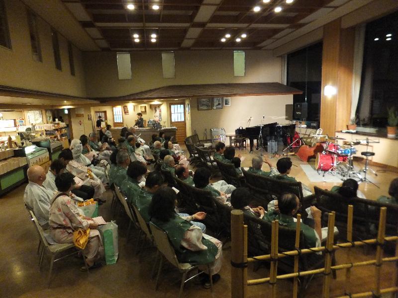 �V���N�}�y�c at Home