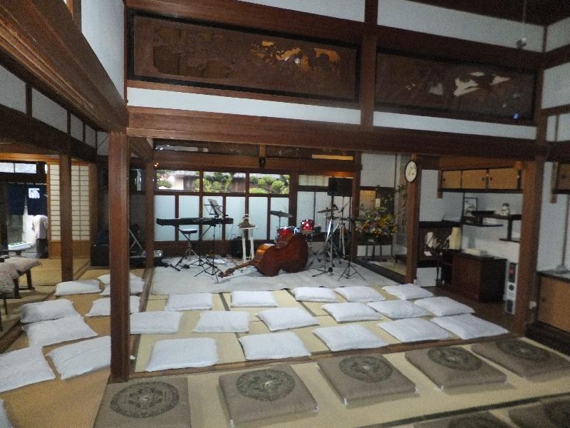 �V���N�}�y�c at Home