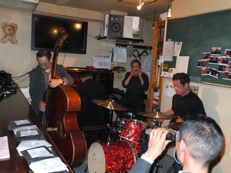 �V���N�}�y�c at Home