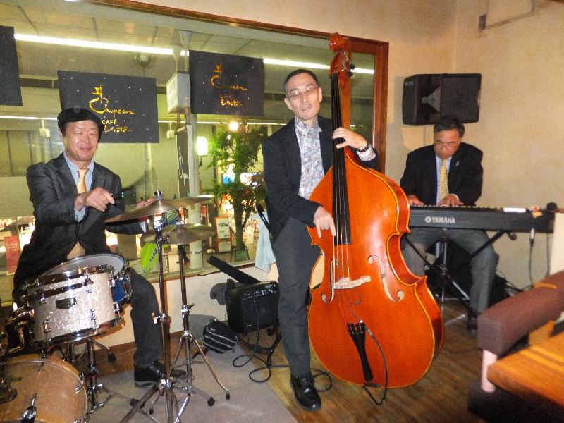 �V���N�}�y�c at Home