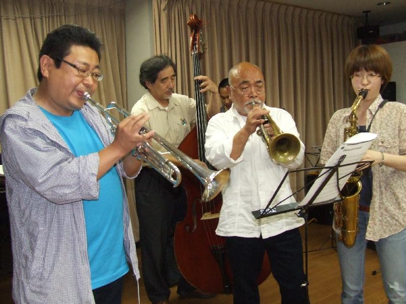 �V���N�}�y�c at Home