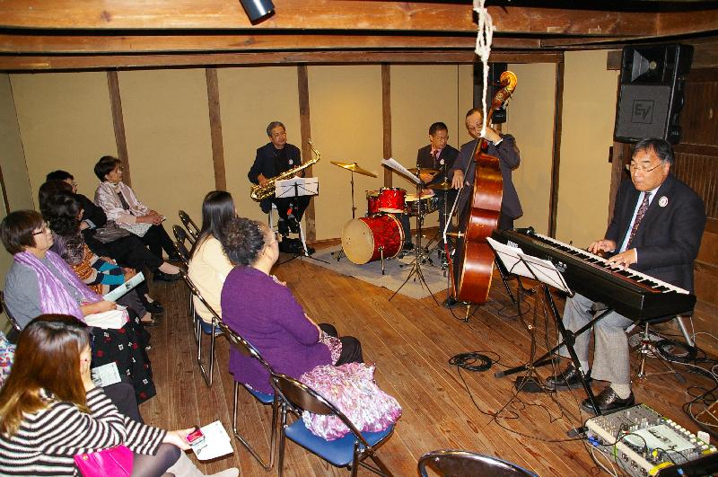 �V���N�}�y�c at Home