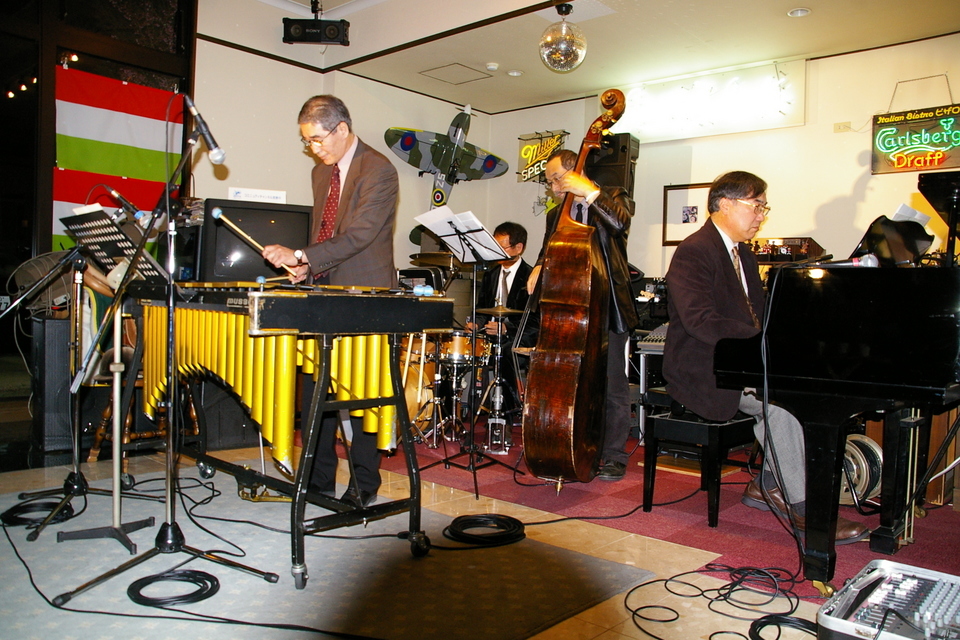 �V���N�}�y�c at Home